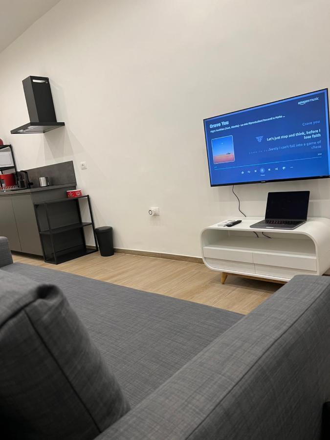 Citywise Vittorio - Independent Apartment Near Bari Central Station エクステリア 写真